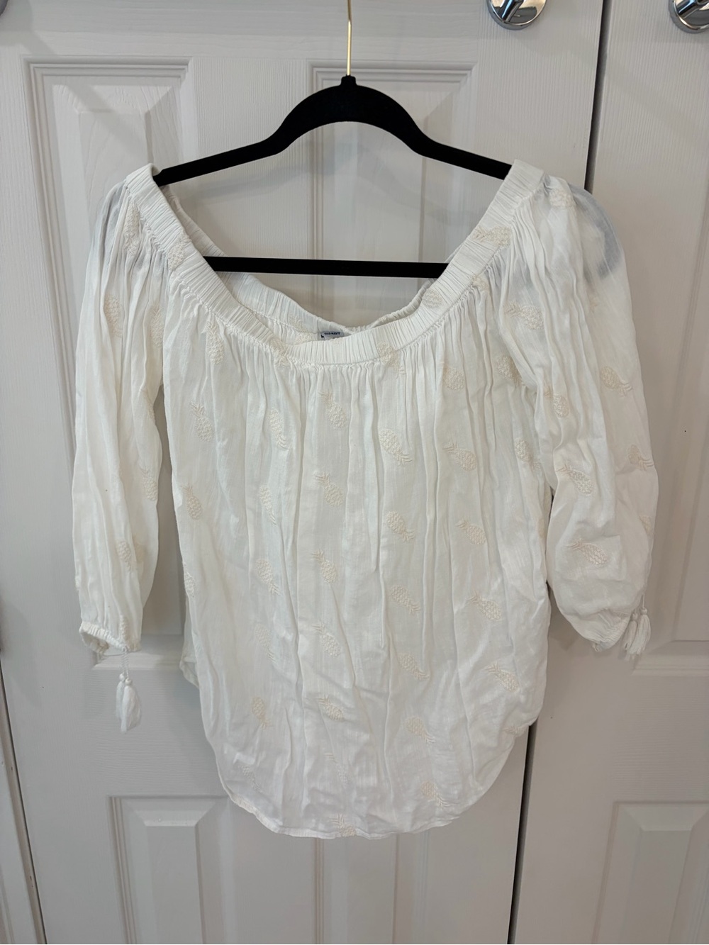 Old Navy White Embroidered Off-Shoulder Peasant Blouse
